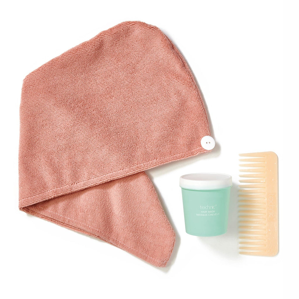 The hair towel, comb and hair mask out of the packaging.